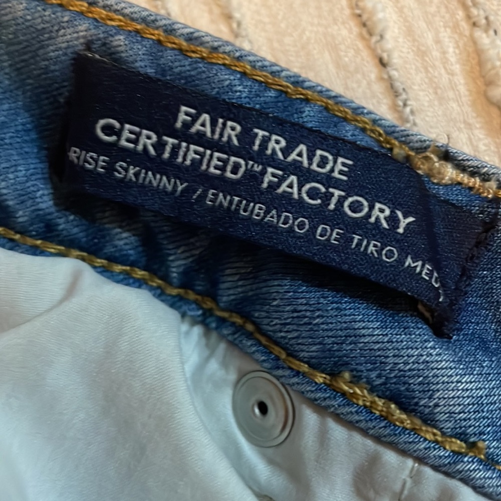 Distressed Jeans - Picture 4 of 9